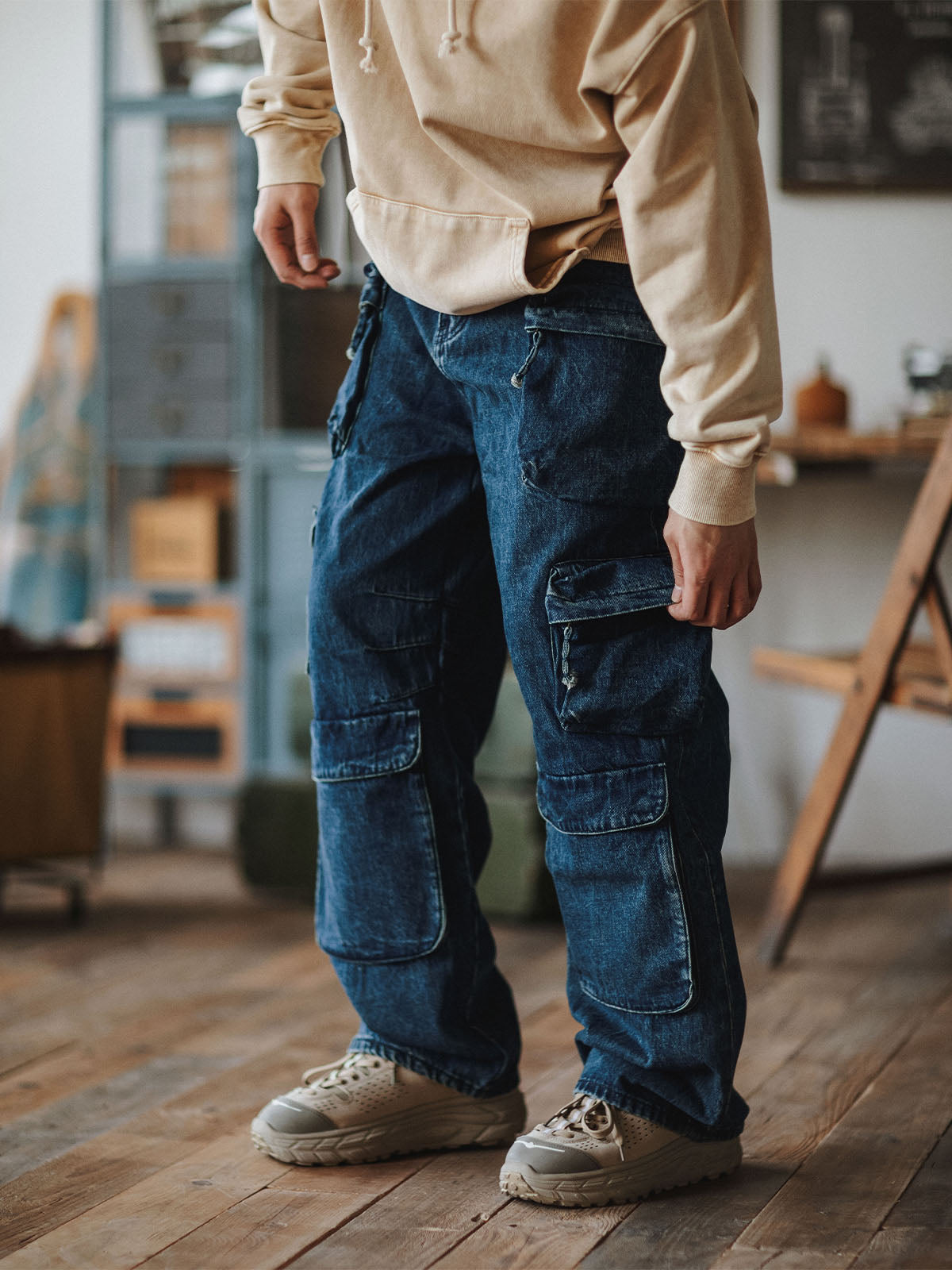 Pantalones estilo crucero con bolsillos cargo y denim pesado