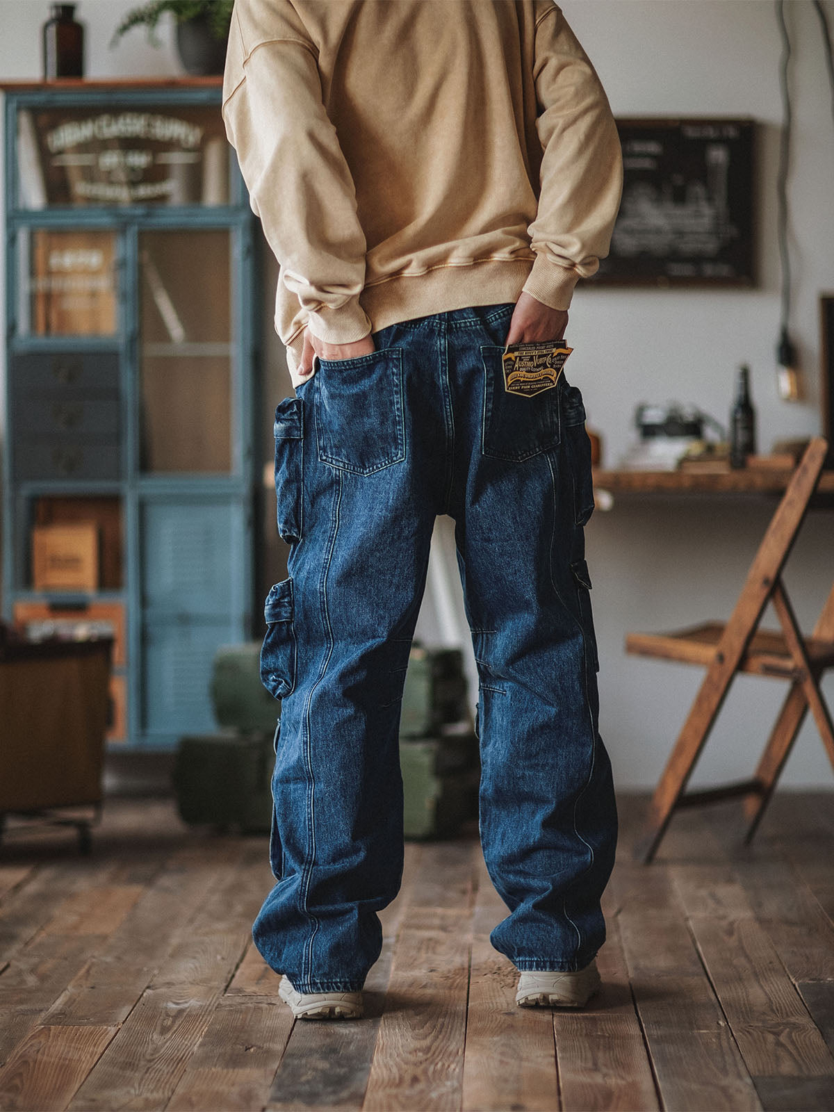 Pantalones estilo crucero con bolsillos cargo y denim pesado